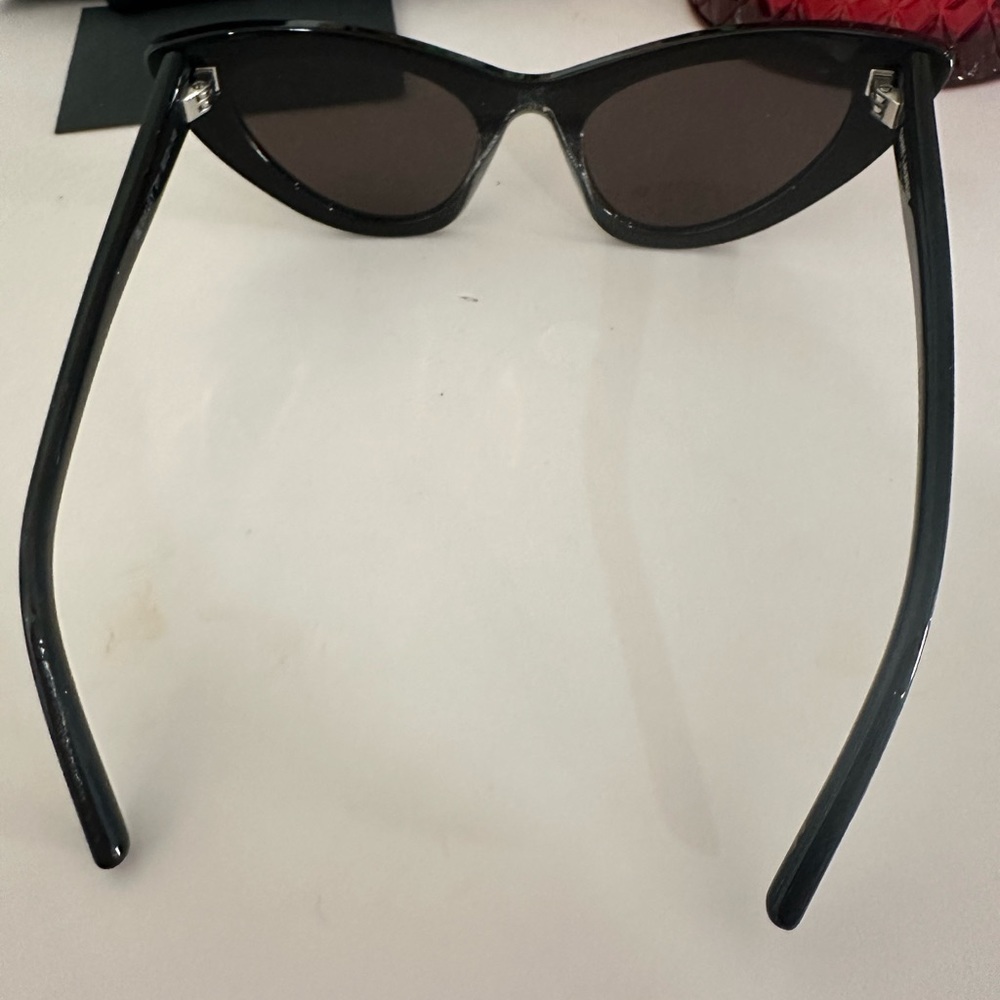 Saint Laurent cat eye Lily sunglasses - Picture 7 of 8